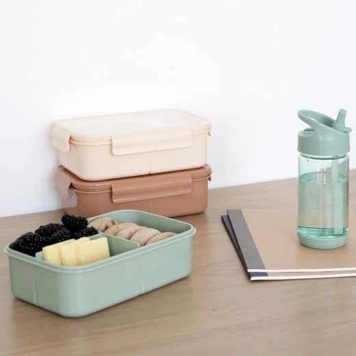 Dishwasher-, freezer- and microwave-safe (without lid)