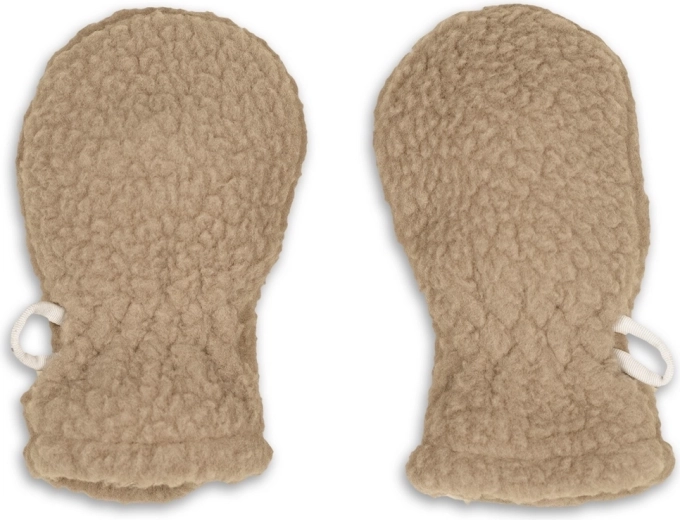 Easy to put on thanks to the thumbless design