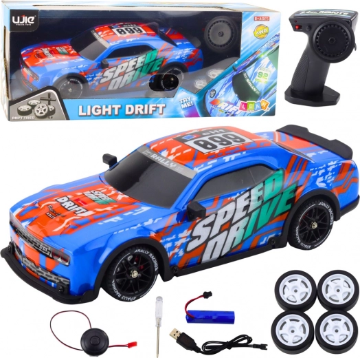 RC sportauto valgustatud kere ja driftiratastega – sinine