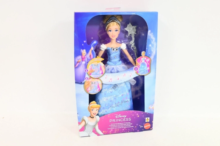Disney Princess nukk Tuhkatriinu maagiliste tulede ja helidega