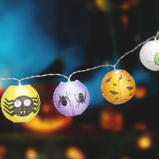 Halloweeni valguskett kõrvitsalaternatega