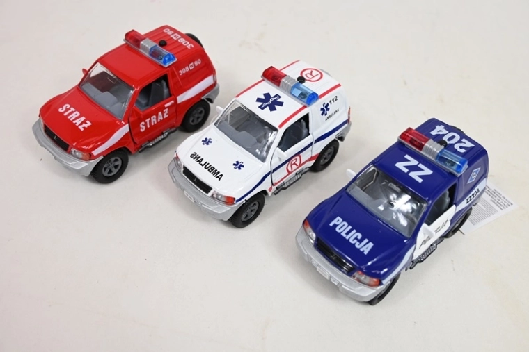 Pääste maastikuauto tulede ja helidega (politsei / kiirabi / tuletõrje)