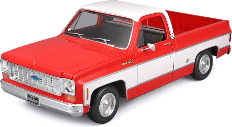 Maisto 1974 Chevrolet C10 Cheyenne Super 1:18 red‑white pickup model