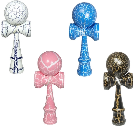 Kendama – traditsiooniline Jaapani puidust mänguasi, värviline segu