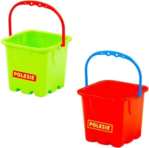 Castle-shaped bucket