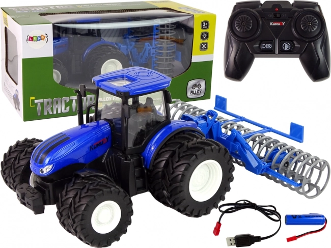RC traktor 1:24 sinine ketasharimisseadmega – metallist keredetailid