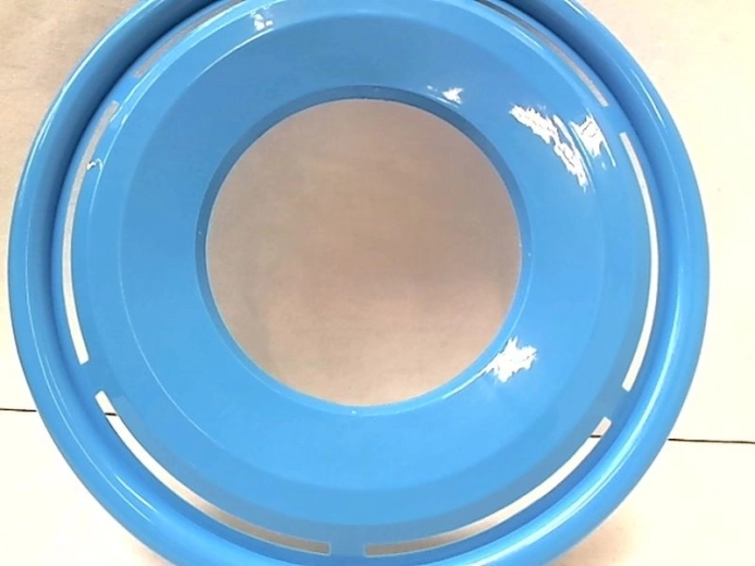 Lendav taldrik – klassikaline punane frisbee