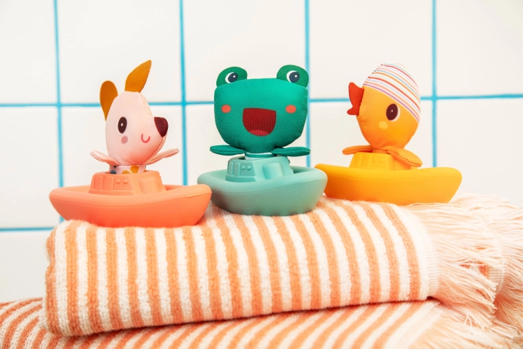 Lilliputiens bath boat with Gaspard the duck