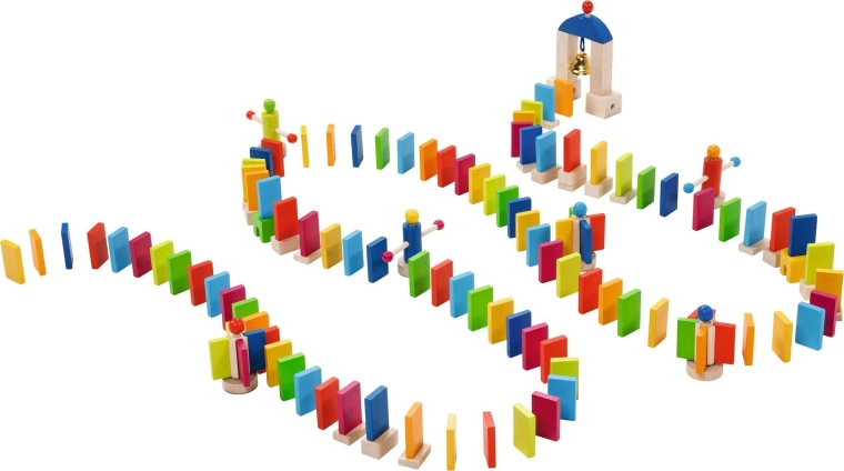 Domino Rally puidust doomino rada kellukesega