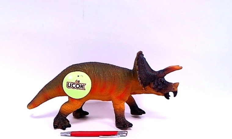 Pehme dinosaurus Triceratops heliefektiga