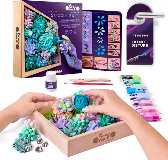 Okto Tenderness kunstikomplekt – sukulendid puidust raamis 21 × 21 cm