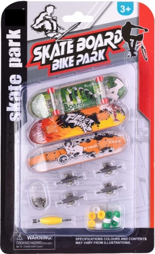 Skatepark set of 3 fingerboards with accessories
