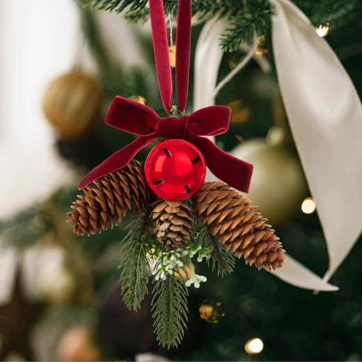 Christmas door decoration with a tree, pine cone and red bauble