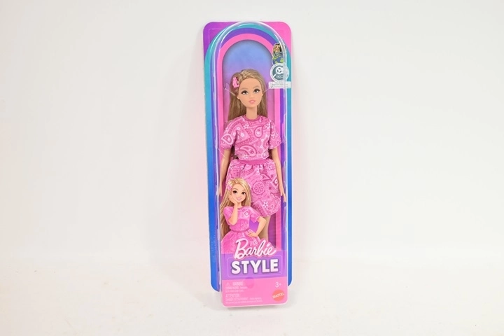 Barbie Fashionistas fashion doll