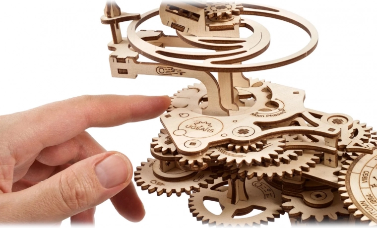 Mechanics that come alive with a turn of the crank