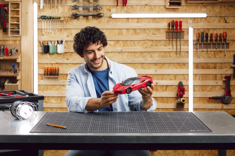 Stable construction and rotating wheels