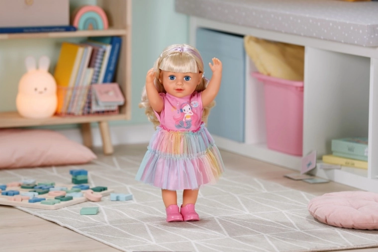 Väga liikuv ja oskab seista iseseisvalt