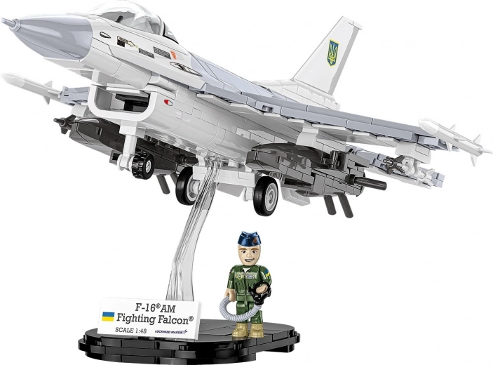 Licensed 1:48 scale model with stand