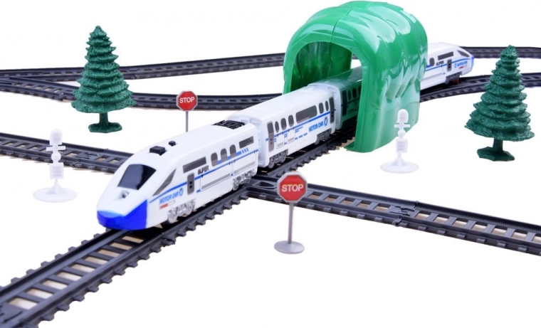 Realistlikud lisad ja tuledega vedur