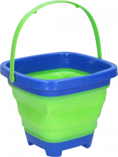 Lightweight yet sturdy for play in sand and water