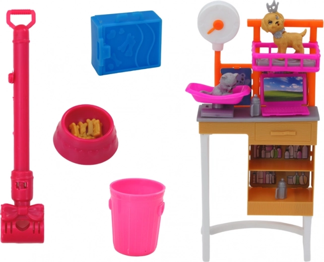 Grooming station and accessories for realistic care