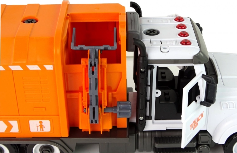 Opening doors and detailed cab