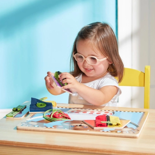 Vastupidav puidust teostus lastele 3+