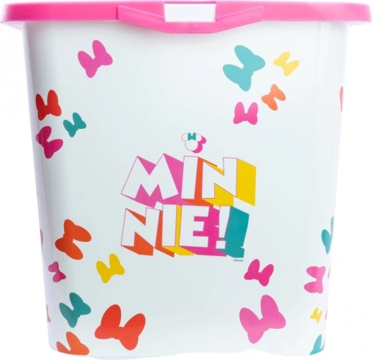 Spacious box with 23 l capacity