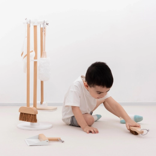 Teaches and Entertains