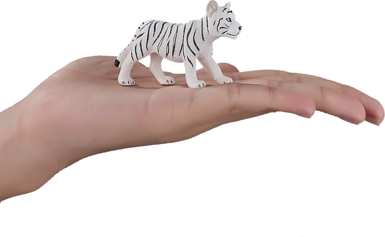 Compact size for easy play and collecting