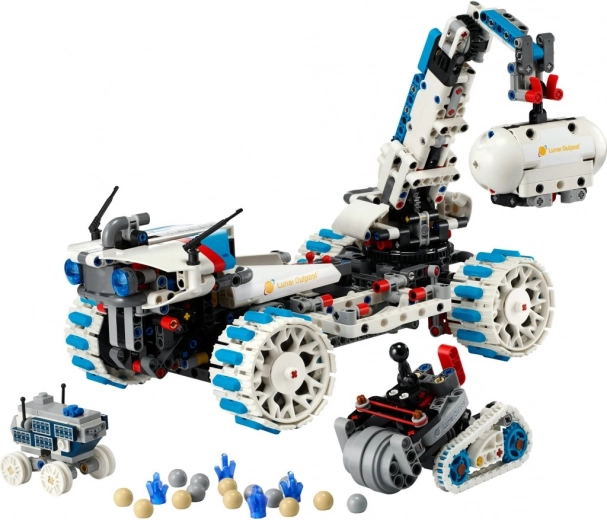 Pöörlev robotkäsi ja töö proovidega