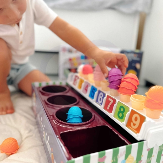 Värviline hariv mänguasi