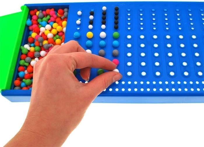 Toetab loogikat, värvitaju ja motoorikat