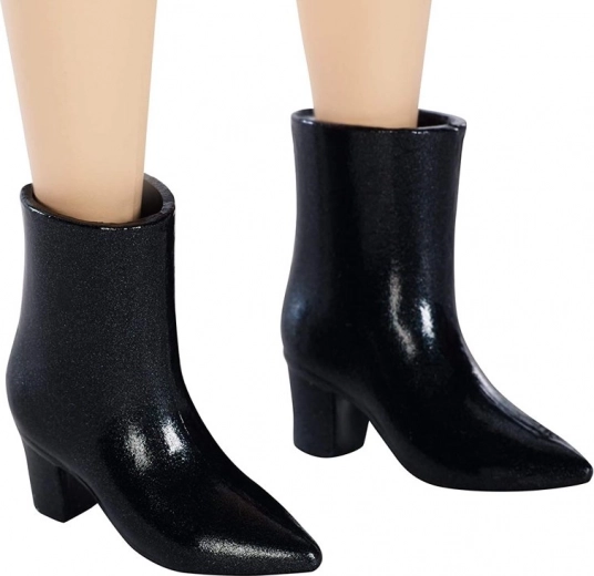 Stiilsed pahkluujuurde ulatuvad saapad kui elegantne viimistlus