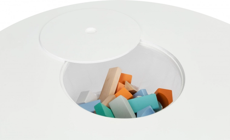 Built-in storage under the lid