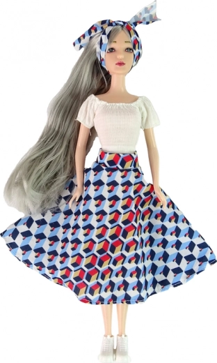 Stiilne nukk pikkade hallide juustega