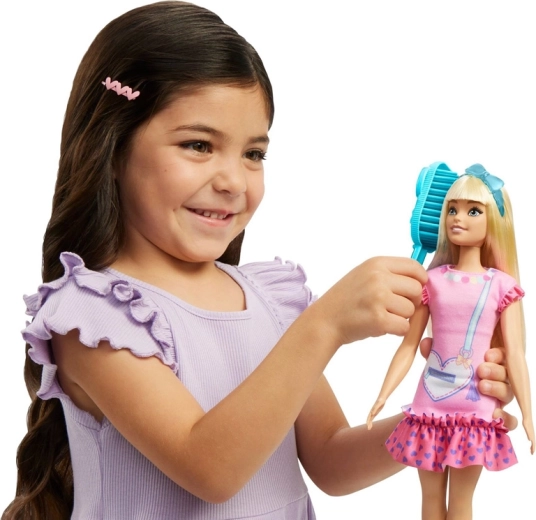 Pikkade blondide juuste lihtne kammimine