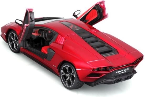 Avatavad uksed ja detailne interjöör