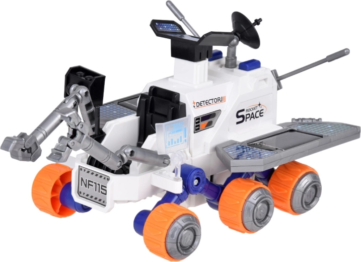 Moving mechanical parts and realistic accessories
