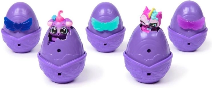 5 collectible figures and 6 caring accessories