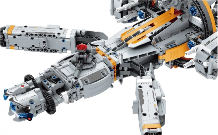 Moving and mechanical elements for action-packed play