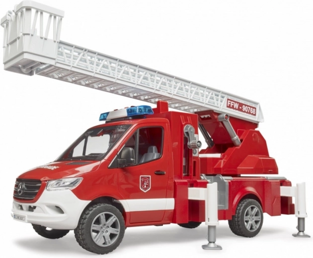 Väljatõmmatav ja pööratav redel