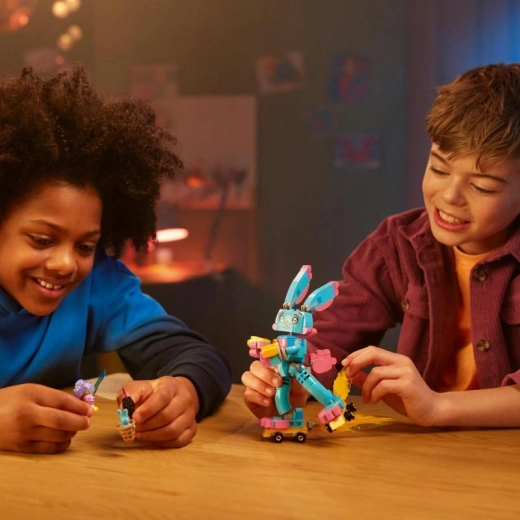 Izzie minifiguur ja loo lisatarvikud