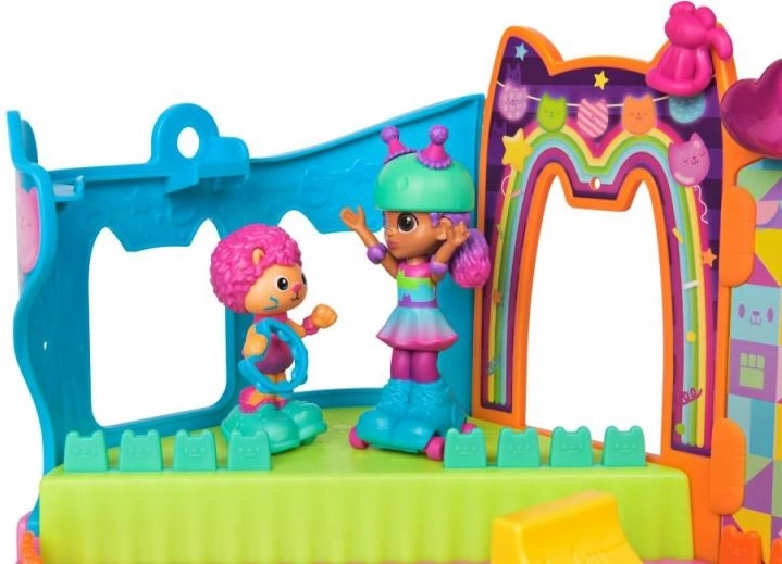 Kaks figuuri töötavate ratastega