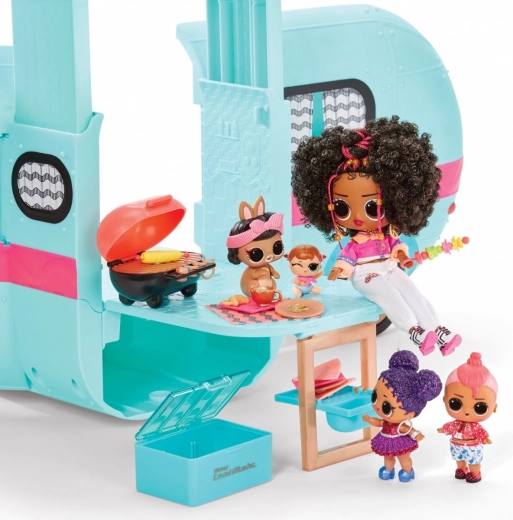 Lõbu basseini ja grilli juures