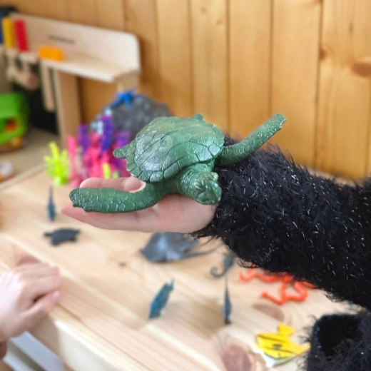 Realistlikud mereloomade figuurid