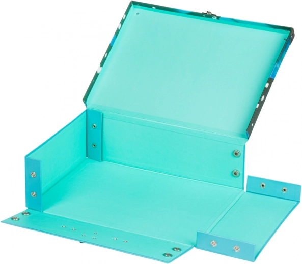 Secure closure and comfortable carrying