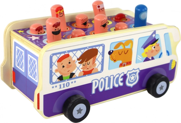 Puidust teostus ratastega