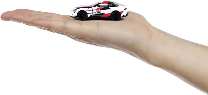 Kompaktne pikkus 7,5 cm ja mõõtkava 1:64