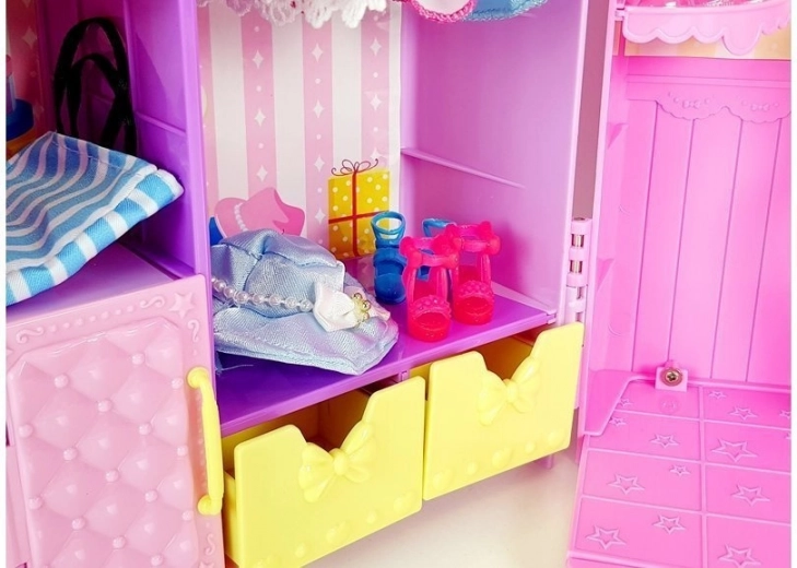 Wardrobe with lighting for a unique experience